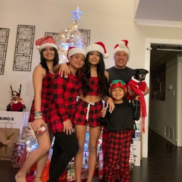 Profile Picture of Dinalyn Liboon (@dbliboon01) on Poshmark