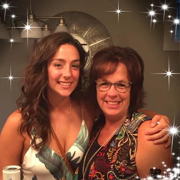 Profile Picture of Laurie Wade (@lauriewade) on Poshmark