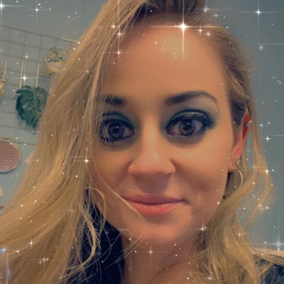 Profile Picture of Tamara Guthrie (@tamara_guthrie) on Poshmark