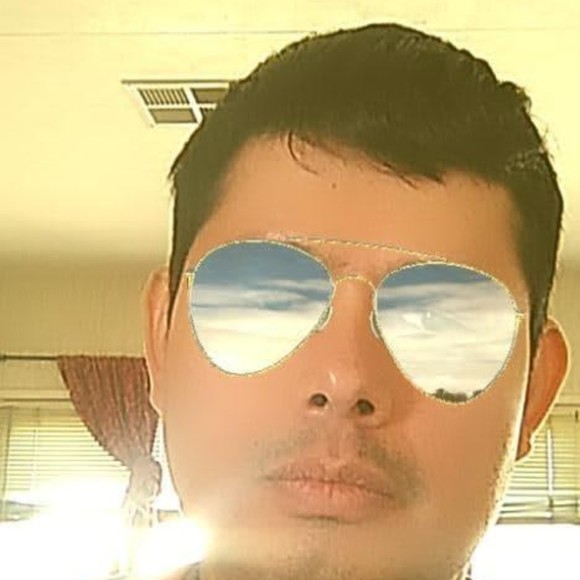 Profile Picture of César Valladares (@cv8059912) on Poshmark