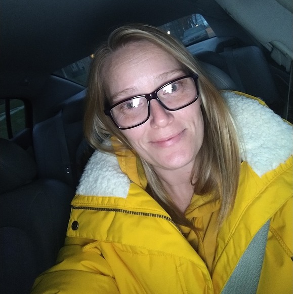 Profile Picture of Christy Dekker (@fiestychristy) on Poshmark