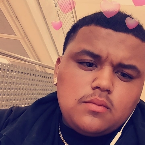 Profile Picture of Robert Gee (@robertgee) on Poshmark