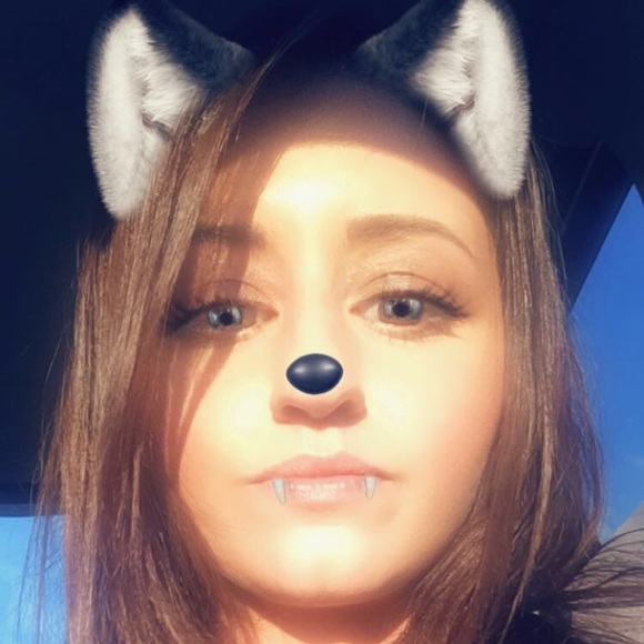 Profile Picture of Beatrix Csikos (@beatrix629) on Poshmark