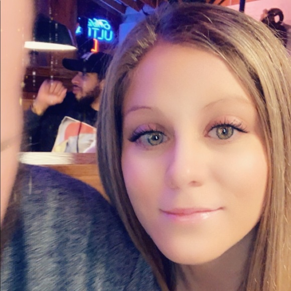 Profile Picture of Monica Baer (@monicanikki40) on Poshmark