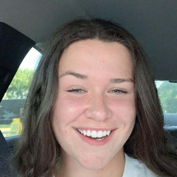 Profile Picture of Anna Jordt (@annajordt) on Poshmark