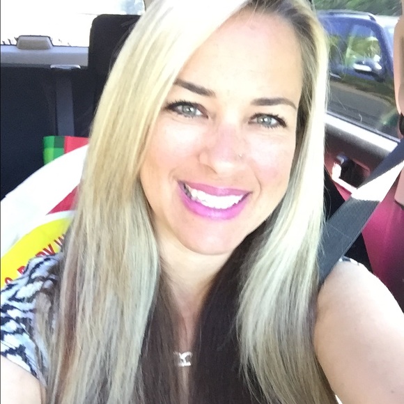Profile Picture of Sheri Duncan (@sherigduncam) on Poshmark