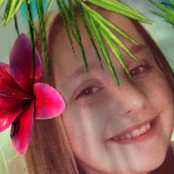 Profile Picture of Hadley Rennie (@hadley_lynn) on Poshmark