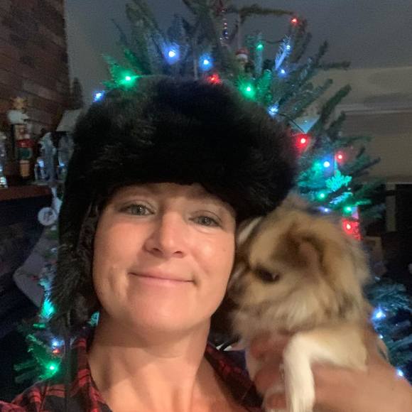 Profile Picture of Wendy Buendel (@wkwbuendel) on Poshmark