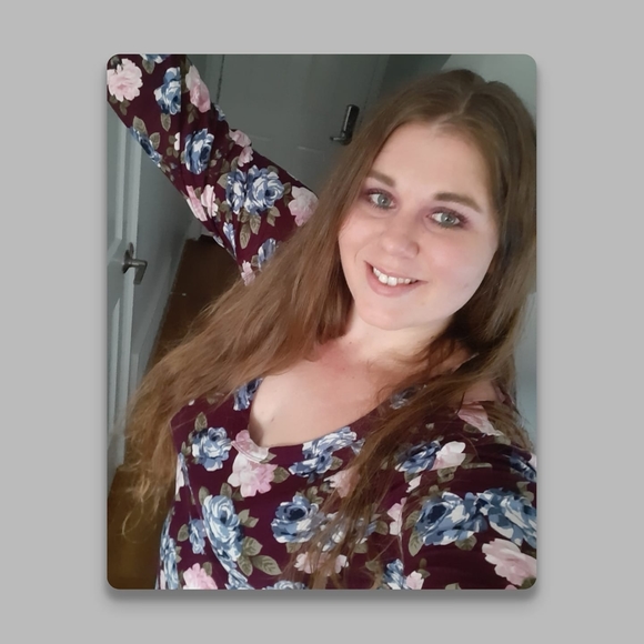 Profile Picture of Amber Wilbur (@ambiebambie30) on Poshmark