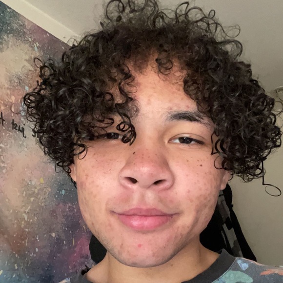 Profile Picture of Dylan Wilson (@dylanannedrew) on Poshmark
