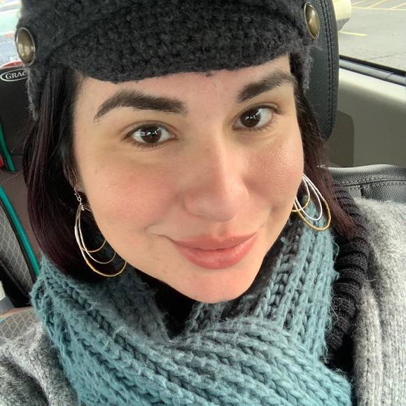 Profile Picture of Jennifer Rowland (@pdxphotolover) on Poshmark