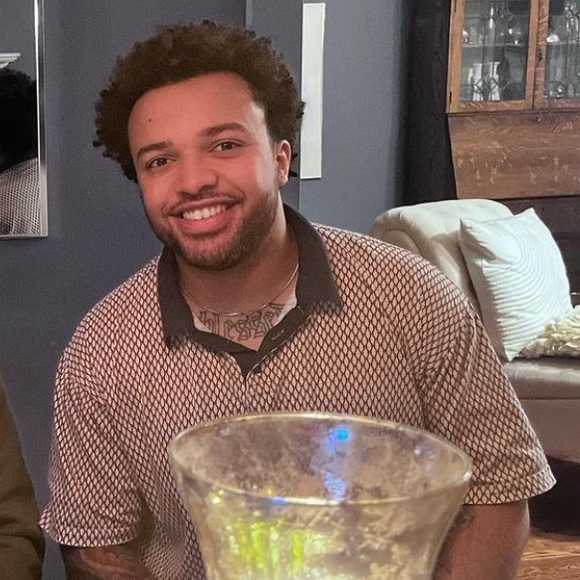 Profile Picture of Jonah Peters (@jonahpeters) on Poshmark