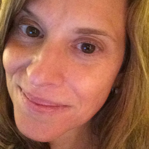 Profile Picture of Jennifer Olivetti (@happyj3nn) on Poshmark