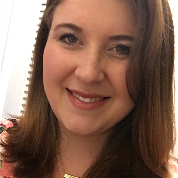 Profile Picture of Cierra Graham (@cierragraham14) on Poshmark