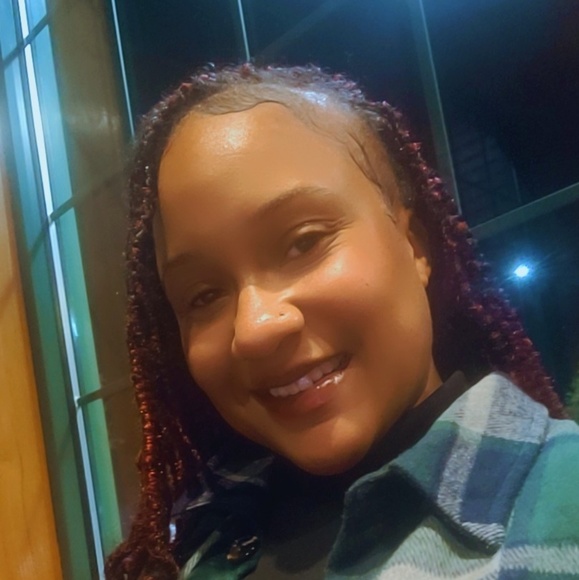Profile Picture of Brianna Irby (@honeyybrii) on Poshmark