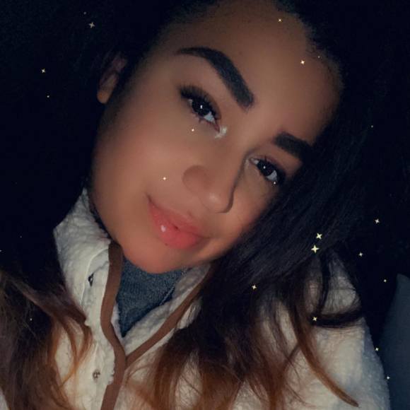 Profile Picture of Crystal Pinto (@lina093) on Poshmark