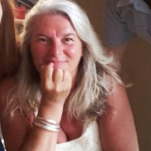 Profile Picture of Robyn parker Feehan (@thegallery8680) on Poshmark