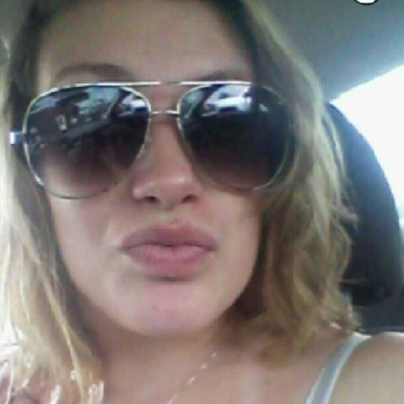 Profile Picture of Lauren Klupp (@lklupp1) on Poshmark