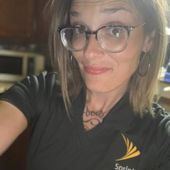 Profile Picture of Stephanie Bilbee (@stephaniebilbee) on Poshmark