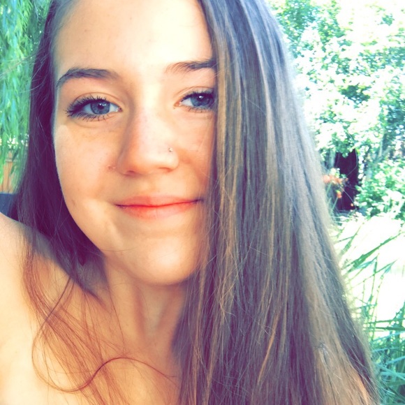 Profile Picture of Leah Pruitt (@leahrpruitt) on Poshmark