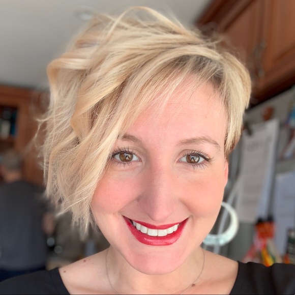 Profile Picture of Natalie Gussis (@nataliegussis) on Poshmark