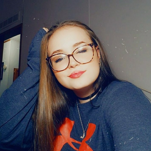 Profile Picture of Savannah Higgins (@savannahhigg860) on Poshmark
