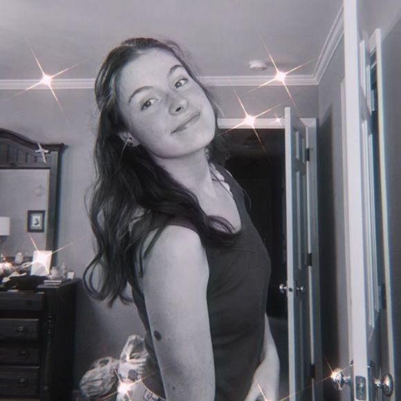 Sophie Bonnema - Poshmark Profile Picture of Sophie Bonnema (@sophie_bonnema) on Poshmark