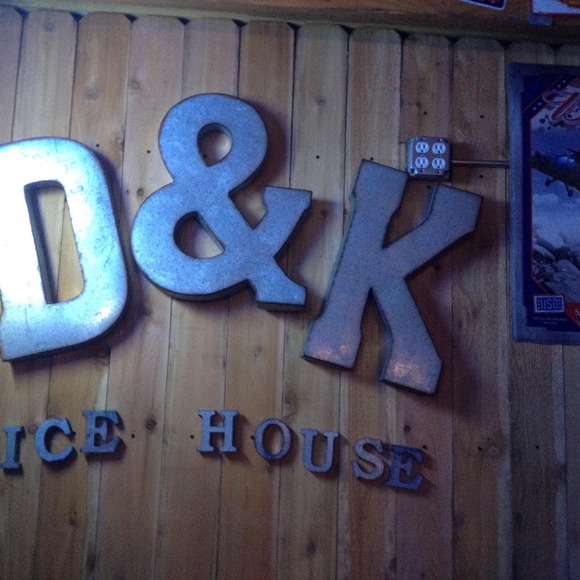 Profile Picture of Los Beddingfields (@lbeddingfields) on Poshmark