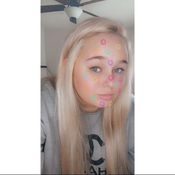 Profile Picture of Lexi Parrish (@happythrifts_) on Poshmark