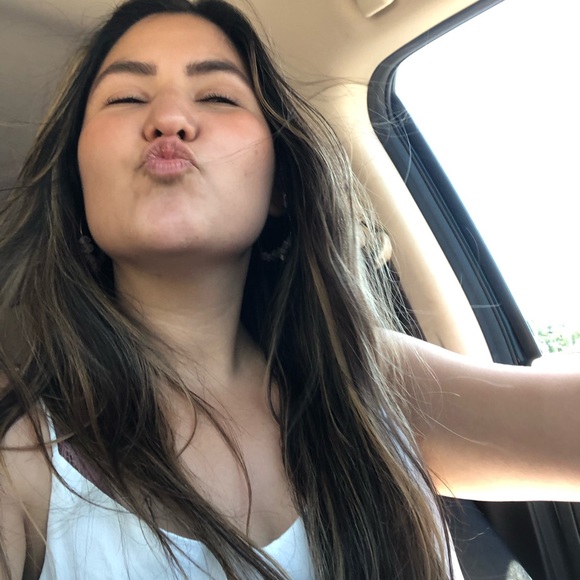 Samantha Verdin - Poshmark Profile Picture of Samantha Verdin (@sameetoosday) on Poshmark