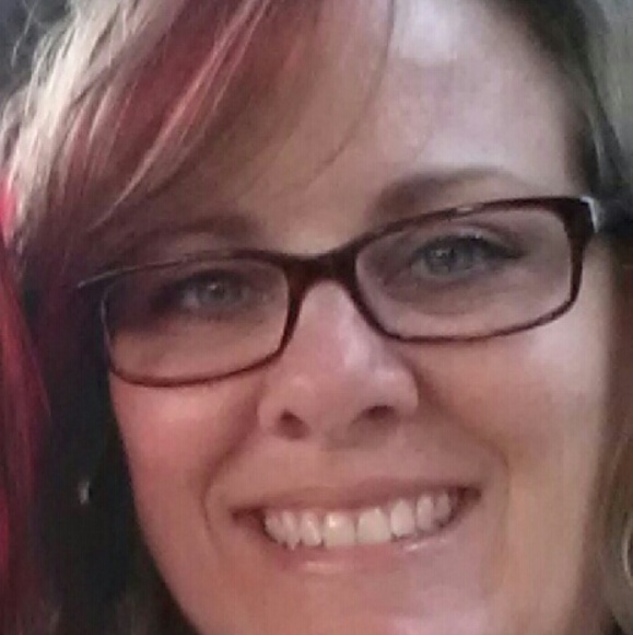 Profile Picture of Jodi Hannus (@sungurl73) on Poshmark