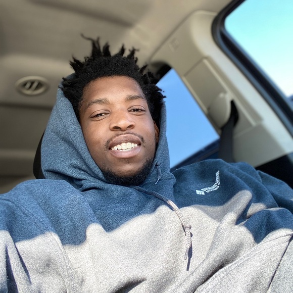 Profile Picture of James Smiley (@smiletreasie5) on Poshmark