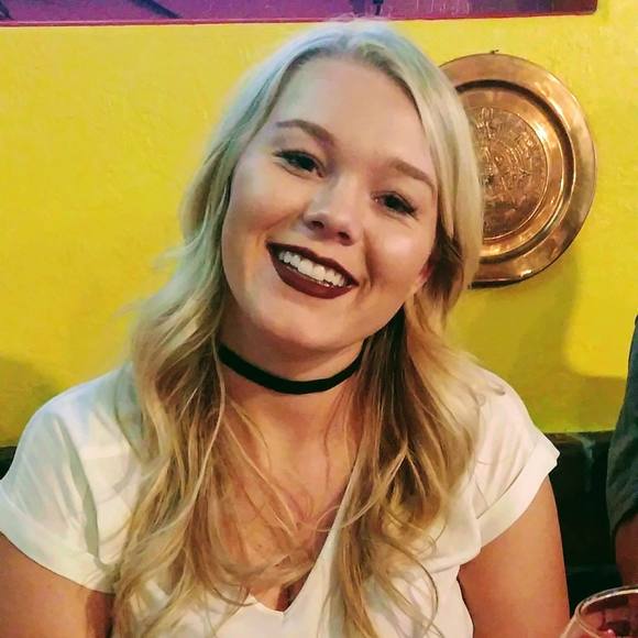 Profile Picture of Ariel Glover (@glover_ariel) on Poshmark