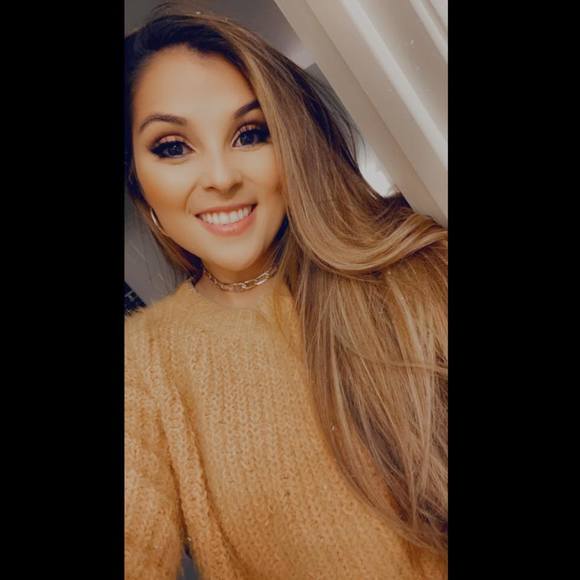 Profile Picture of Diana Quihuis (@dianaquihuis) on Poshmark