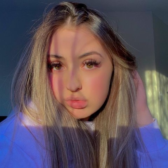 Profile Picture of Anne sophie Limoges (@annesoxxxo) on Poshmark