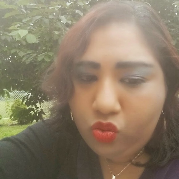 Profile Picture of Antoinette Mootie (@indirahmalik2) on Poshmark