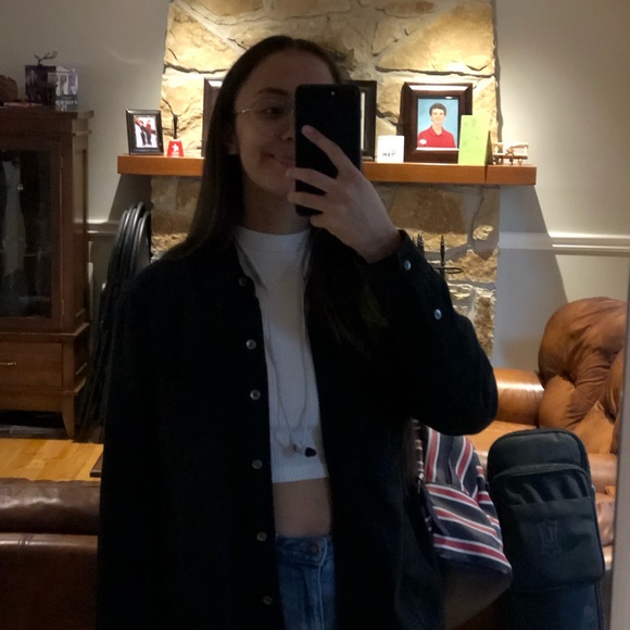 Profile Picture of Valentina Rodriguez (@valentinarodb) on Poshmark