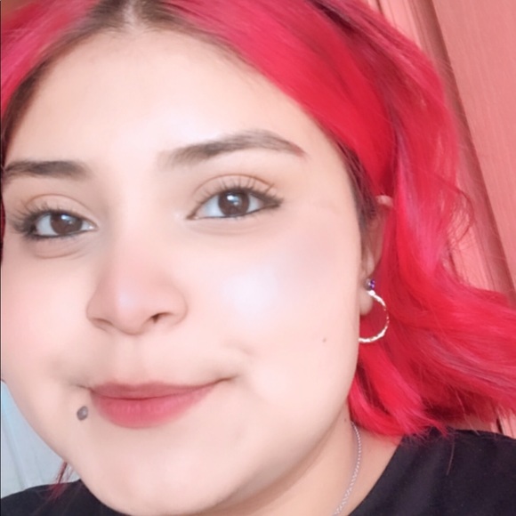 Profile Picture of Kimberly Ramirez (@kimmie09876) on Poshmark