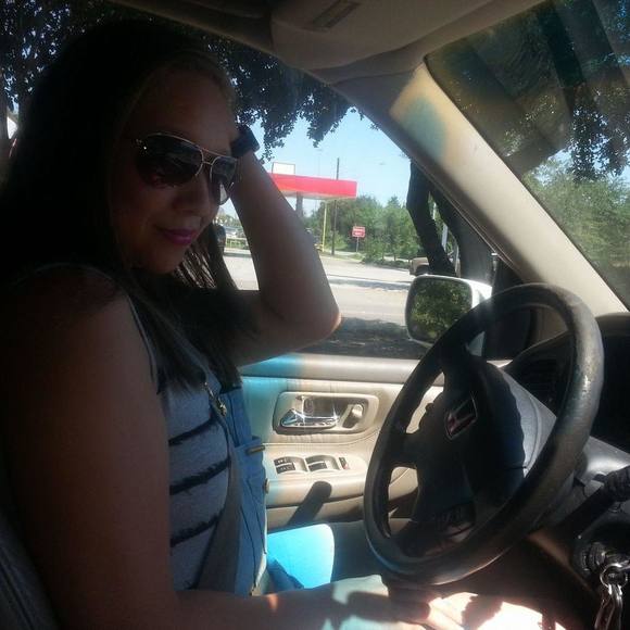 Profile Picture of Anaflor Aceituno (@anafloraceituno) on Poshmark