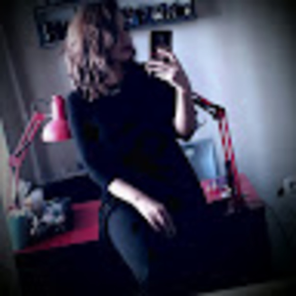 Profile Picture of Камила Abdurasulova (@kamila36) on Poshmark