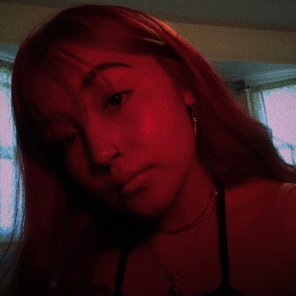 Profile Picture of Eilene Mendoza (@eilenemendoza) on Poshmark