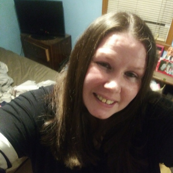 Profile Picture of Angela Iacobacci (@lunabell620) on Poshmark