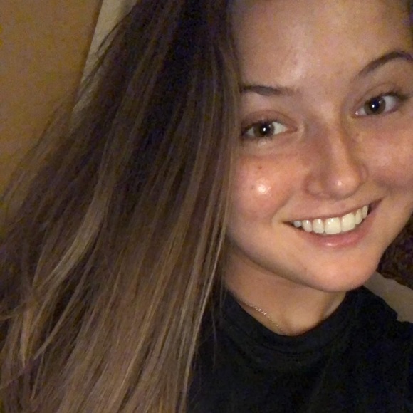 Profile Picture of Taylor Benoit (@tbenoit99) on Poshmark