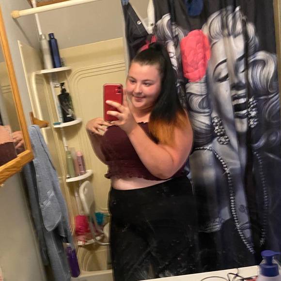 Profile Picture of Angel Cagle (@angelcagle31345) on Poshmark