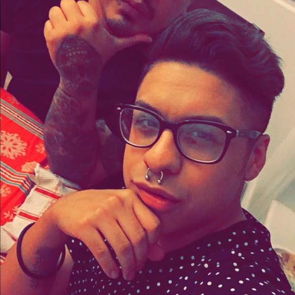 Profile Picture of Steven Valadez (@exchangesteven) on Poshmark