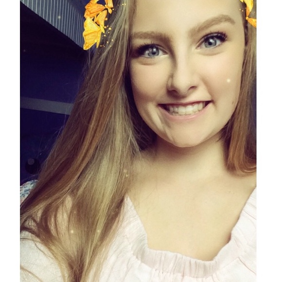 Profile Picture of Hannah Fridley (@hannahfridley) on Poshmark