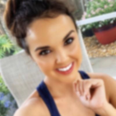 Profile Picture of Lisa Davey (@itsLisadavey) on Twitter