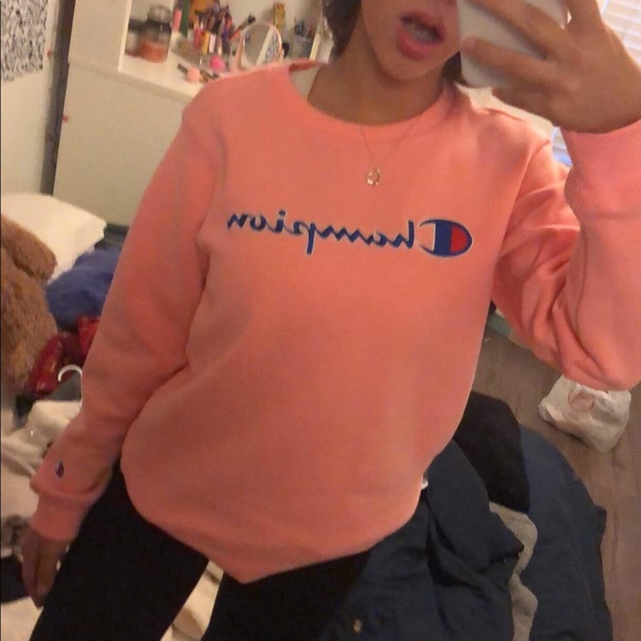 Profile Picture of Bella Dicrosta (@belladicrosta) on Poshmark