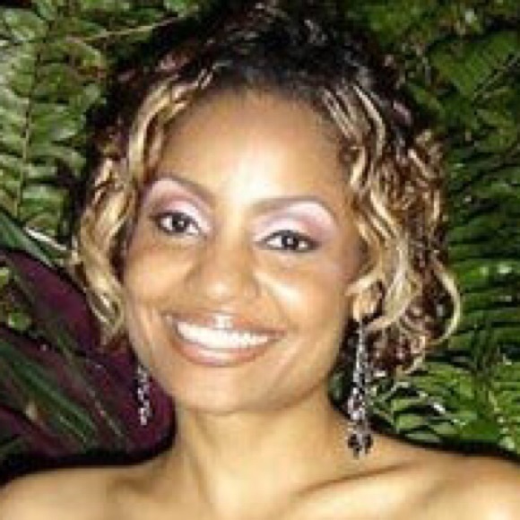 Profile Picture of Shelly Ann (@niamori) on Poshmark