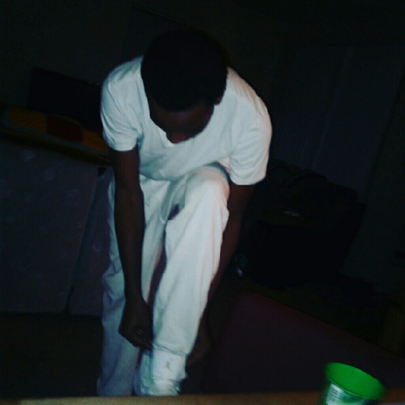 Profile Picture of Henry Linley (@henry_linley) on Poshmark